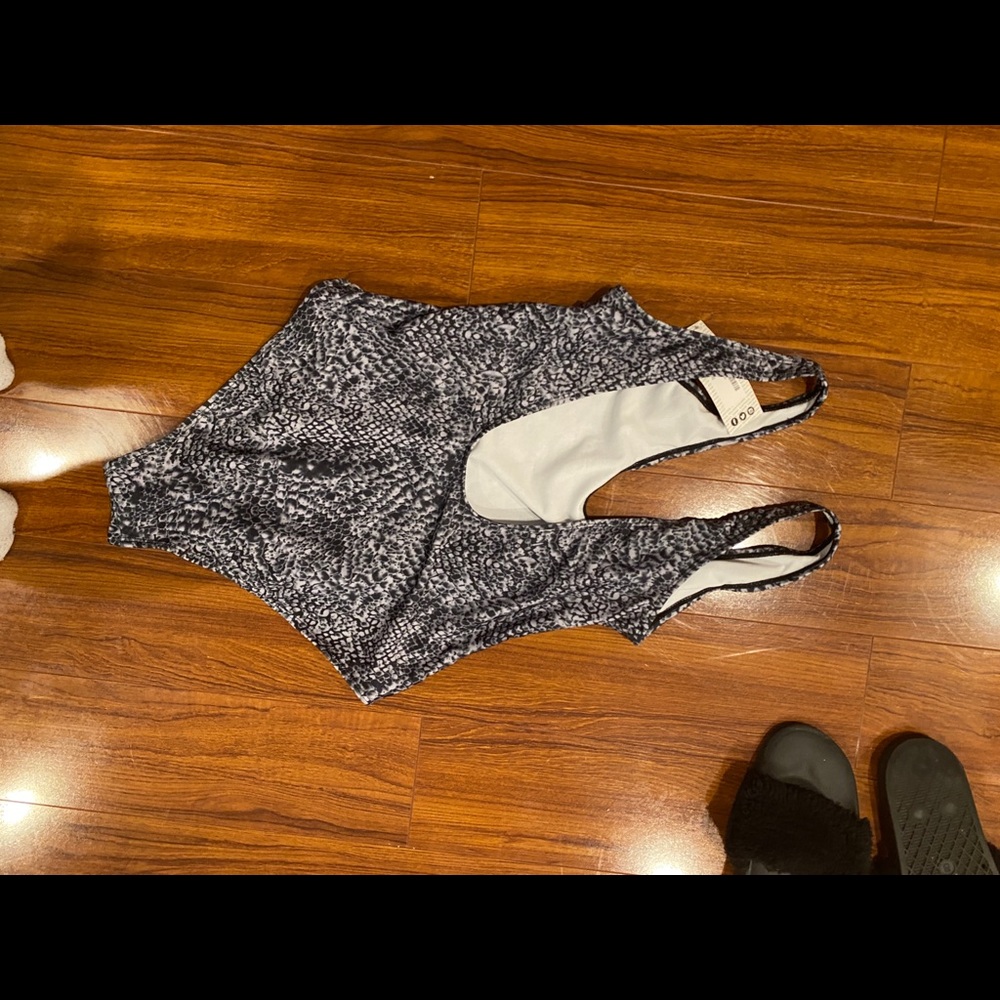 Snake Pattern One Piece - Picture 3 of 6